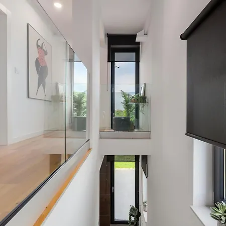 Marli Zadarvillas *