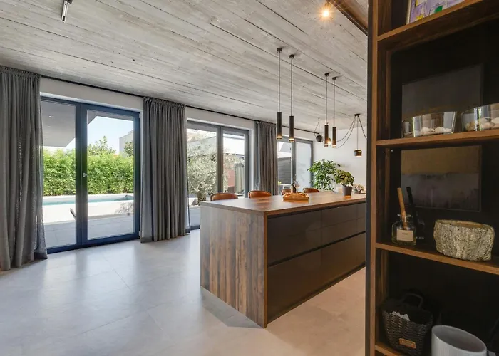 Marli Zadarvillas *