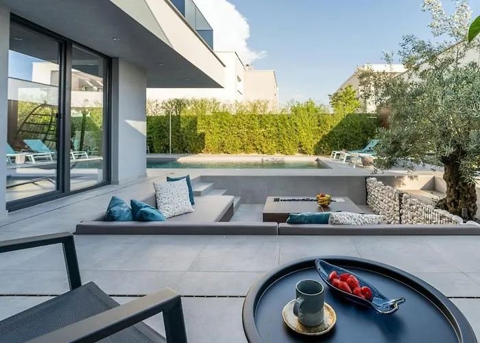 Marli Zadarvillas Vila *